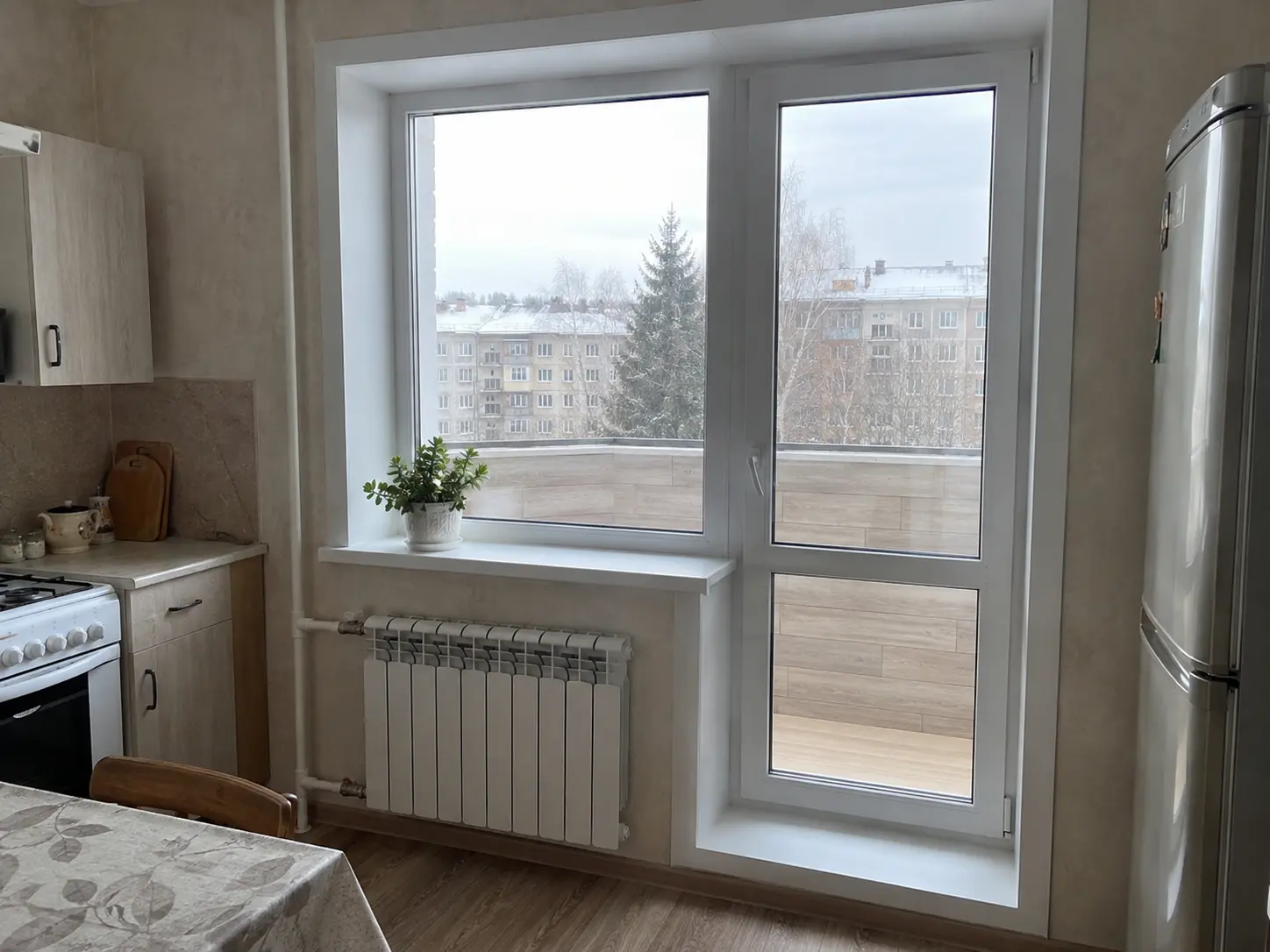 Пластиковое кухонное окно и балконная дверь в Тучково