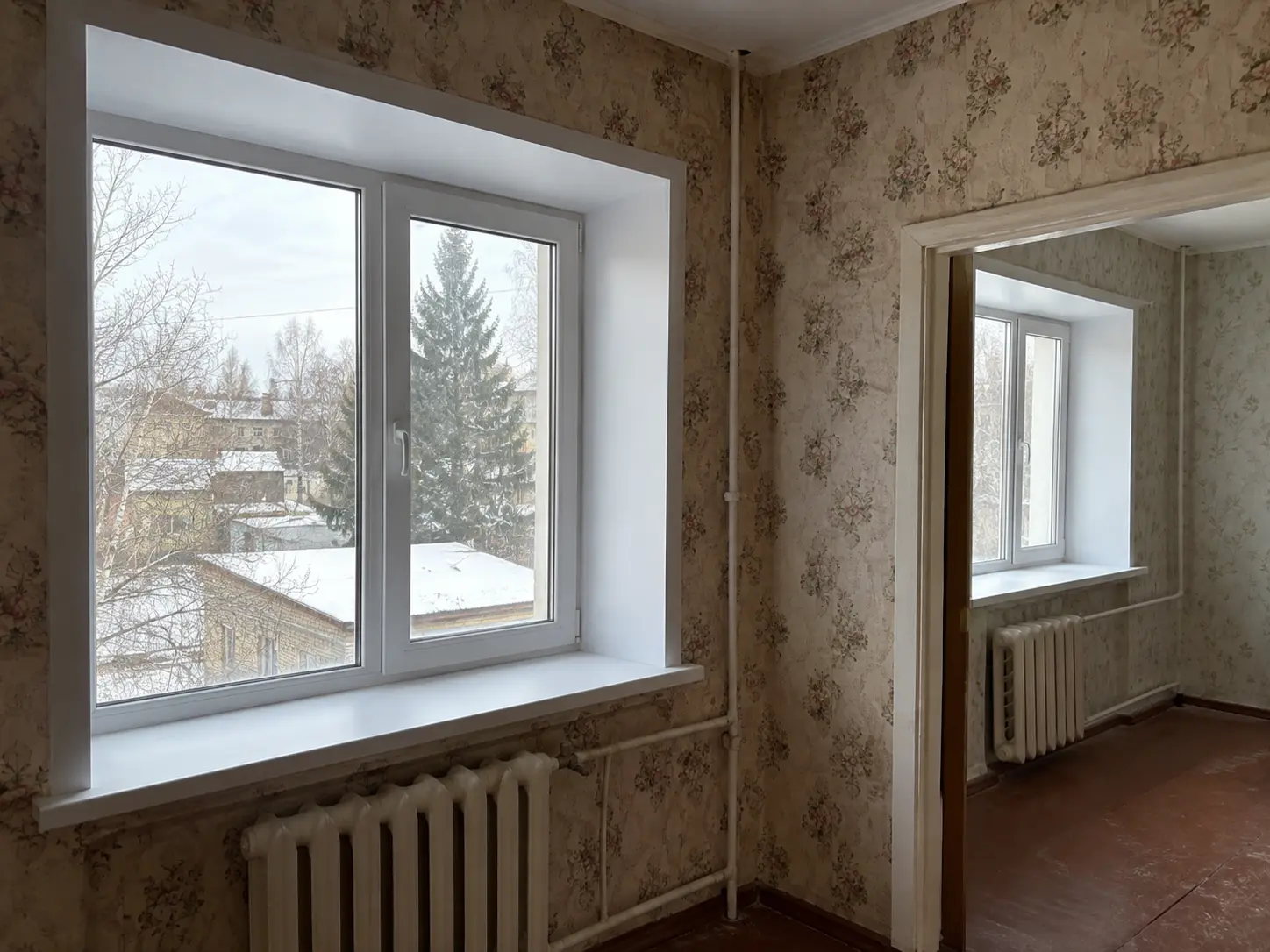 Два недорогих пластиковых окна в квартире в Колюбакино