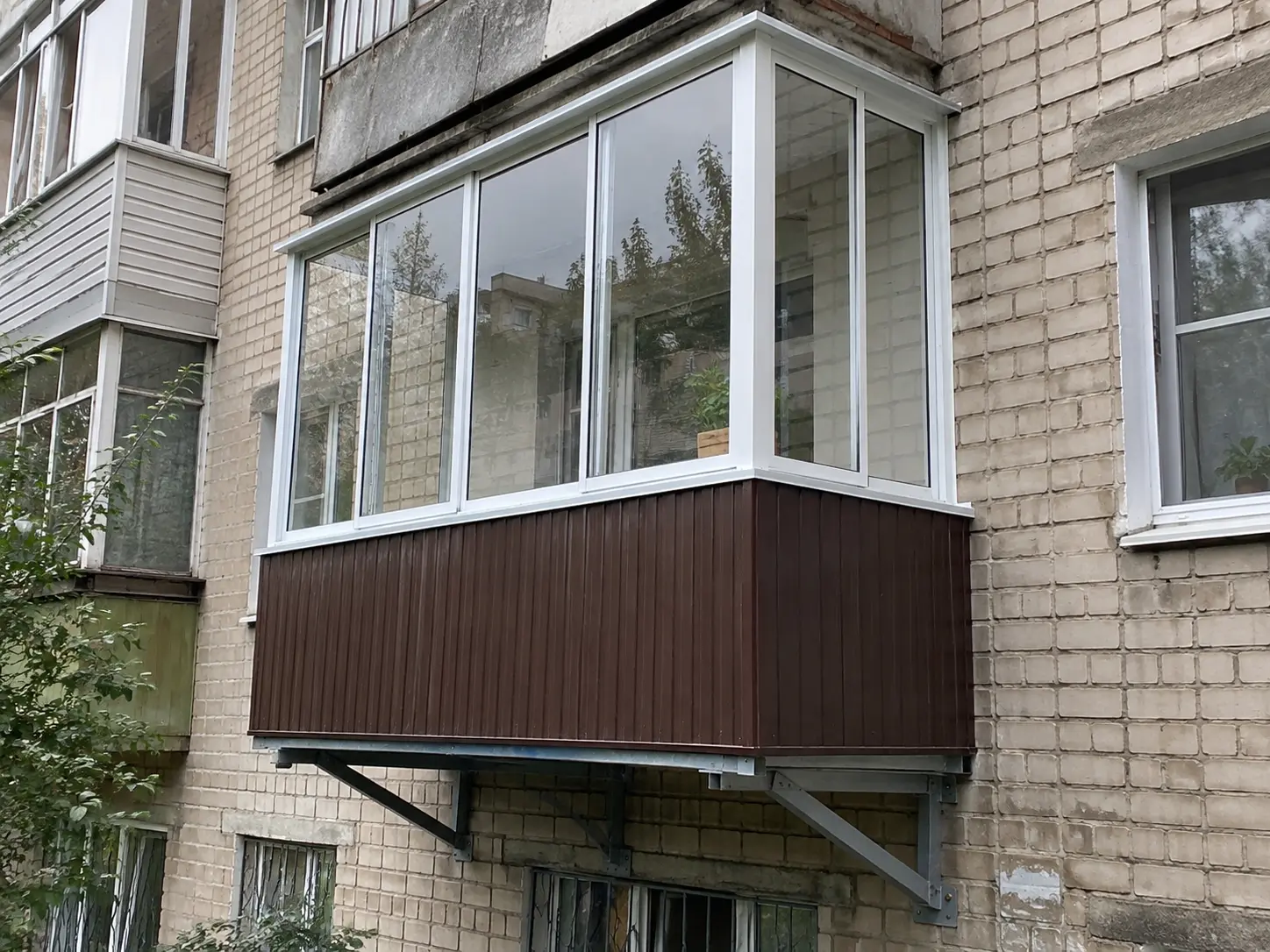 Балкон с выносом и холодным остеклением в Кожино